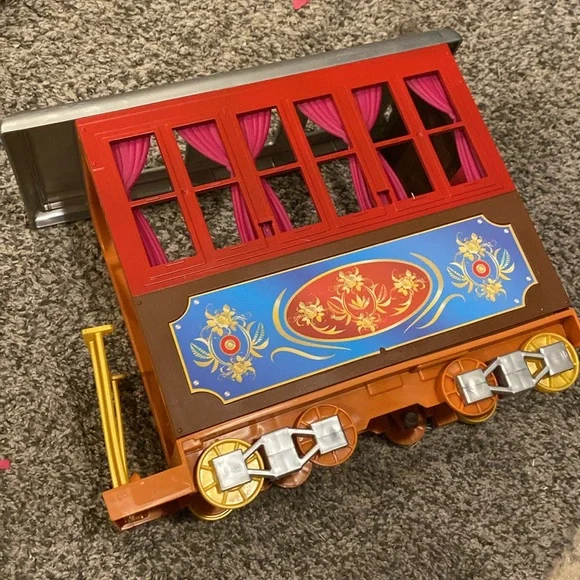 Spirit Untamed Lucky Train - Picture 4 of 5